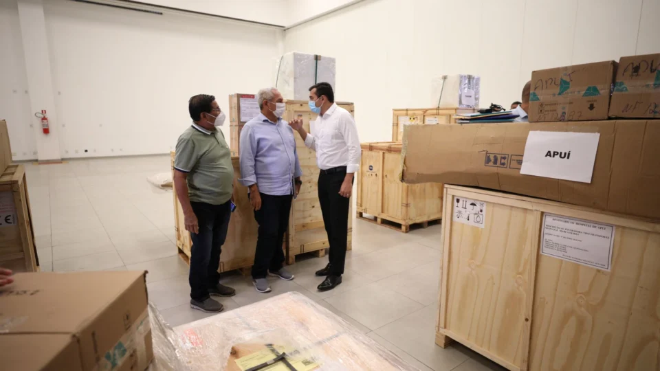 Combate à Covid-19: Governo do Amazonas entrega insumos e equipamentos para municípios do interior