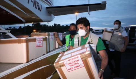 Governo envia 13.768 doses das vacinas AstraZeneca e Coronavac para municípios  do AM