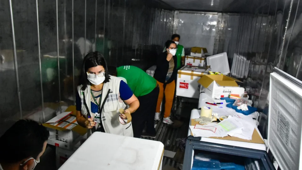 Iniciou hoje a distribuição de vacinas aos municípios do interior ; “Momento em que vai acontecer um milagre “