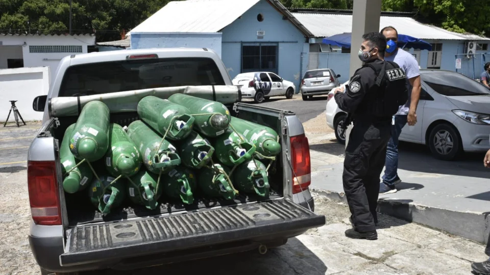Fera cumpre decisão judicial e transporta 14 cilindros de oxigênio da White Martins para Hospital Beneficente – Veja vídeo!