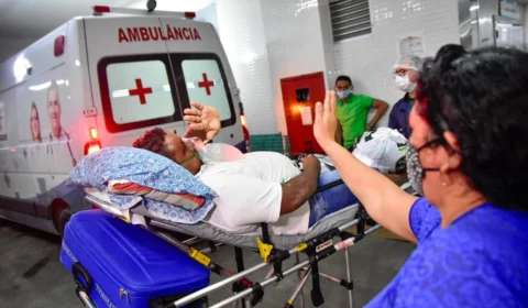 Governo do Amazonas transfere mais 16 pacientes para Recife nesta segunda-feira (25)