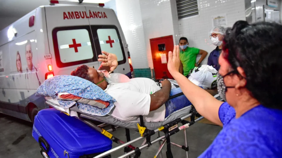 Governo do Amazonas transfere mais 16 pacientes para Recife nesta segunda-feira (25)