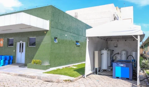 Instalação de 62 miniusinas e transferência de pacientes ajudam a reduzir pressão sobre a rede de saúde do Amazonas