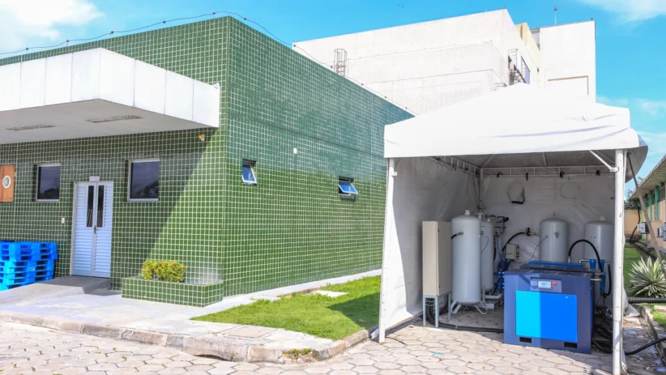 Instalação de 62 miniusinas e transferência de pacientes ajudam a reduzir pressão sobre a rede de saúde do Amazonas