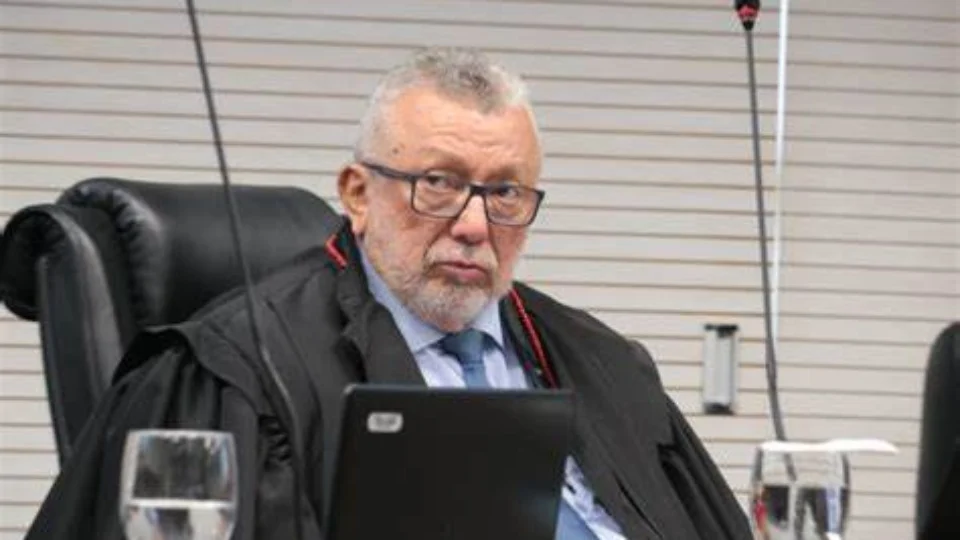 Desembargador Thury piora por conta da Covid e vai para UTI