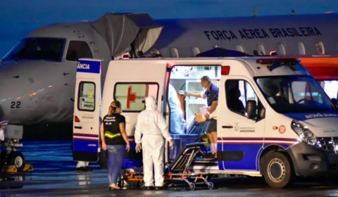 Governo do Amazonas transfere mais 18 pacientes para Goiás na noite desta segunda-feira (18/01)