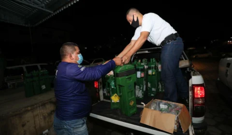 Governo do Amazonas segue enviando cilindros de oxigênio para o interior