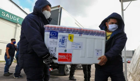 Segunda remessa da Coronavc será para vacinação de 15,1 mil idosos de 70 a 74 anos e mais de 6 mil trabalhadores da saúde