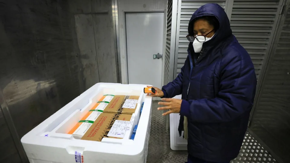 Amazonas já administrou 63.565 doses de vacina contra Covid-19 e distribuiu 453.009 doses para os municípios