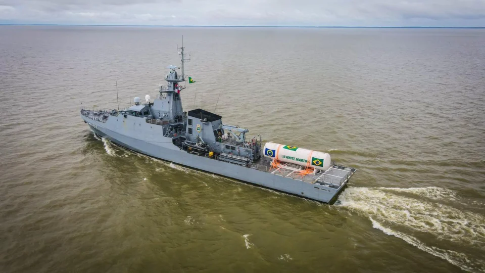 Tanque armazenando 90 mil metros cúbicos de oxigênio medicinal deve chegar ao Amazonas em 10 dias