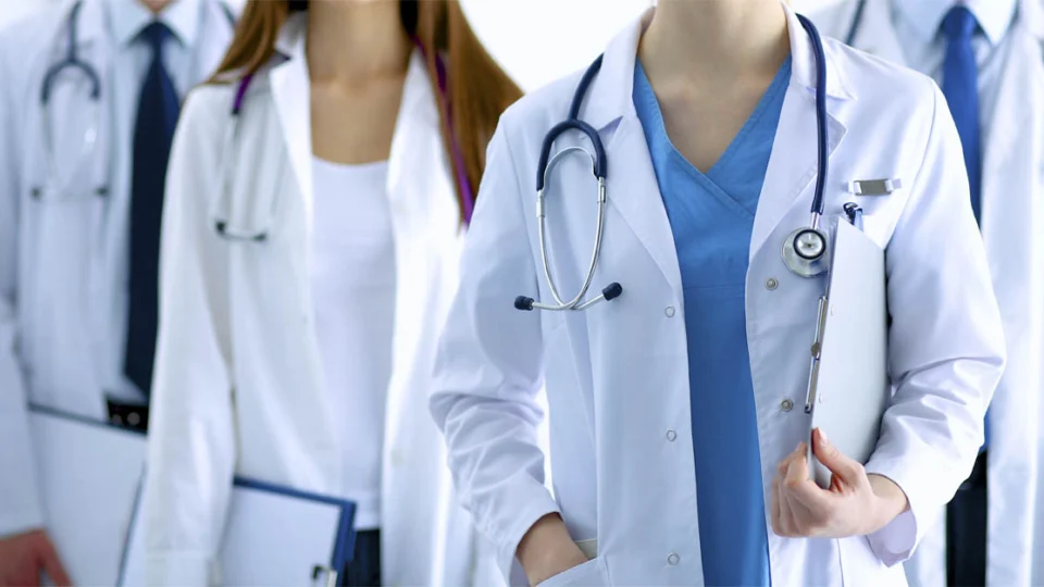 Estado contrata 274 médicos para reforçar o combate a Covid-19, confira o Edital