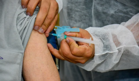 Após avanço na vacinação, Prefeitura garante inclusão de novas faixas etárias