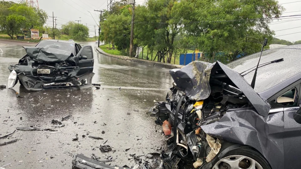 5 pessoas ficam feridas em acidente de trânsito no Distrito Industrial; Veja.