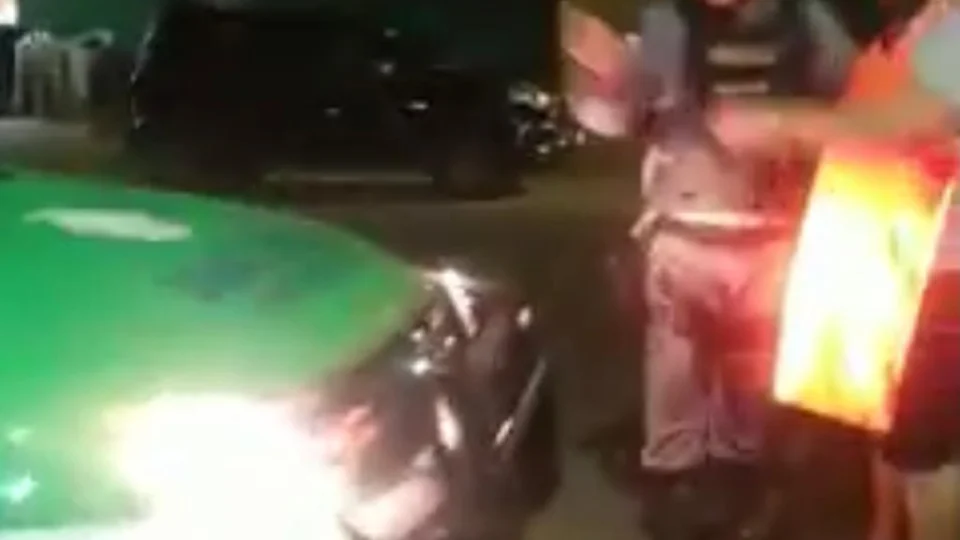 Vídeo mostra briga durante a fiscalização policial