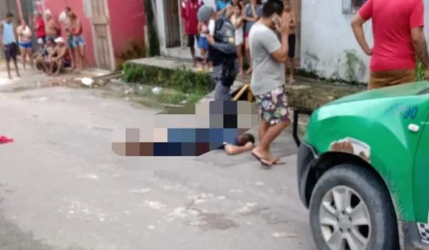 VEJA VIDEO! Homem vai visitar esposa, mas é retirado de carro e morto com 8 tiros na zona Leste