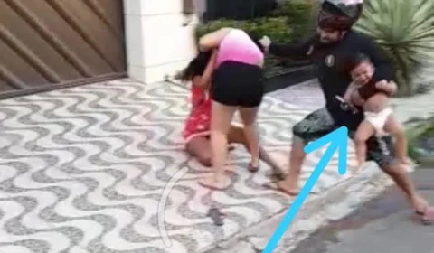 Pancadaria entre duas mulheres e uma criança no meio causa revolta; Veja vídeo.