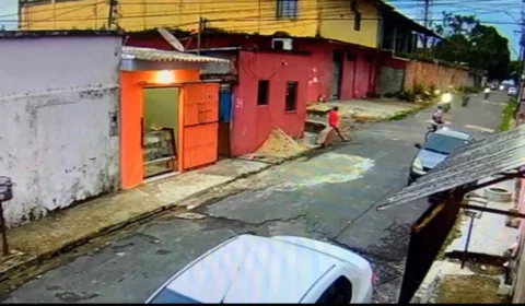 Trio de criminosos ataca rua em Manaus; Veja o vídeo