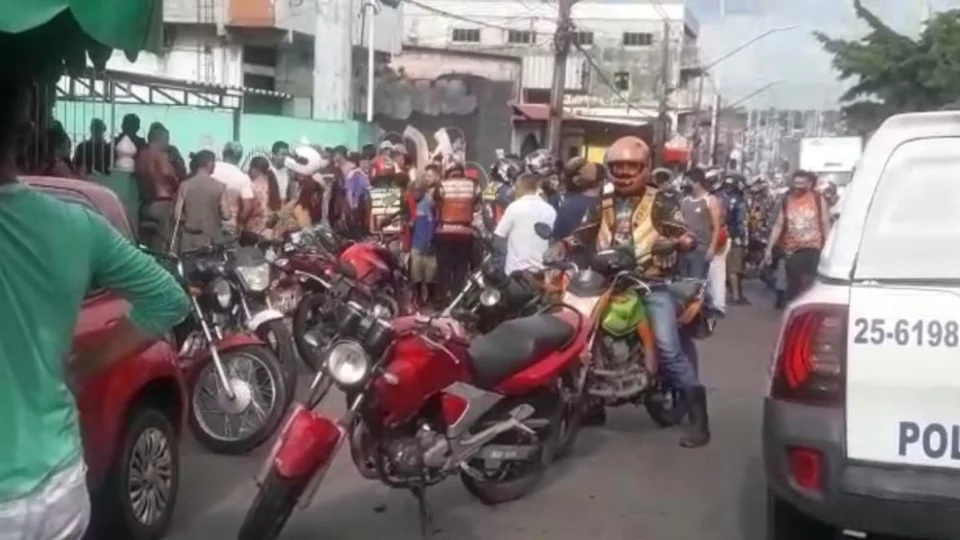 Veja vídeo de tentativa de linchamento após homem roubar moto