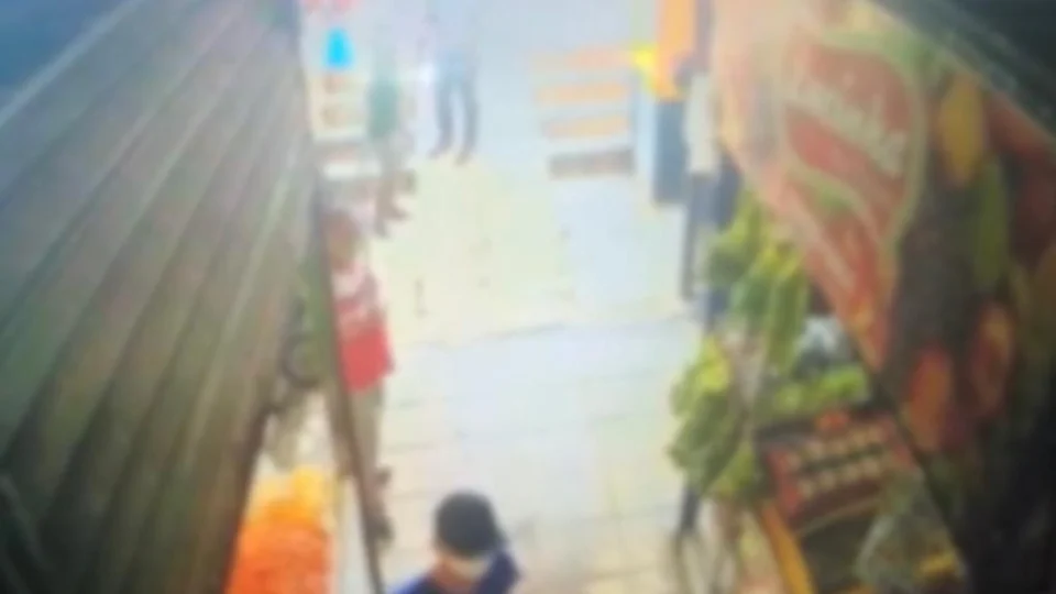 Veja vídeo de mulher sendo esfaqueada