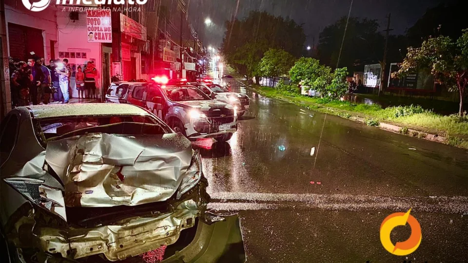 Dupla é presa com carro roubado após perseguição na Cidade de Deus
