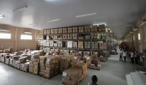 Governo diz que ainda tem, em estoque, 422 mil doses de insumos necessários para intubação de pacientes com Covid-19