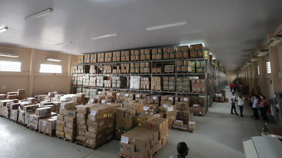 Governo diz que ainda tem, em estoque, 422 mil doses de insumos necessários para intubação de pacientes com Covid-19