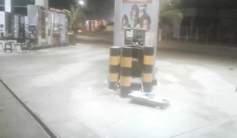 Bandidos explodem e assaltam cofre em Posto de Gasolina no Parque 10; Veja vídeos.