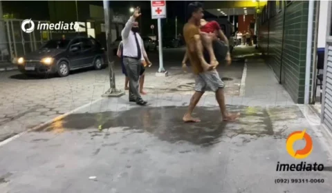 Vídeo mostra jovem chegando baleado no HPS Platão Araújo após tiroteio no Valparaíso