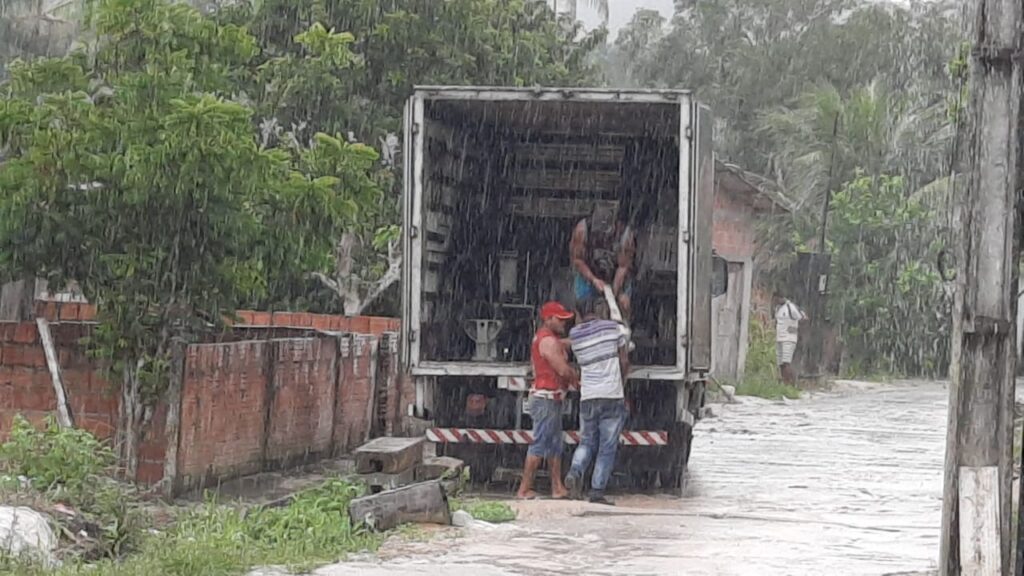 Guerra entre facções na Comunidade Val Paraíso amedronta moradores.