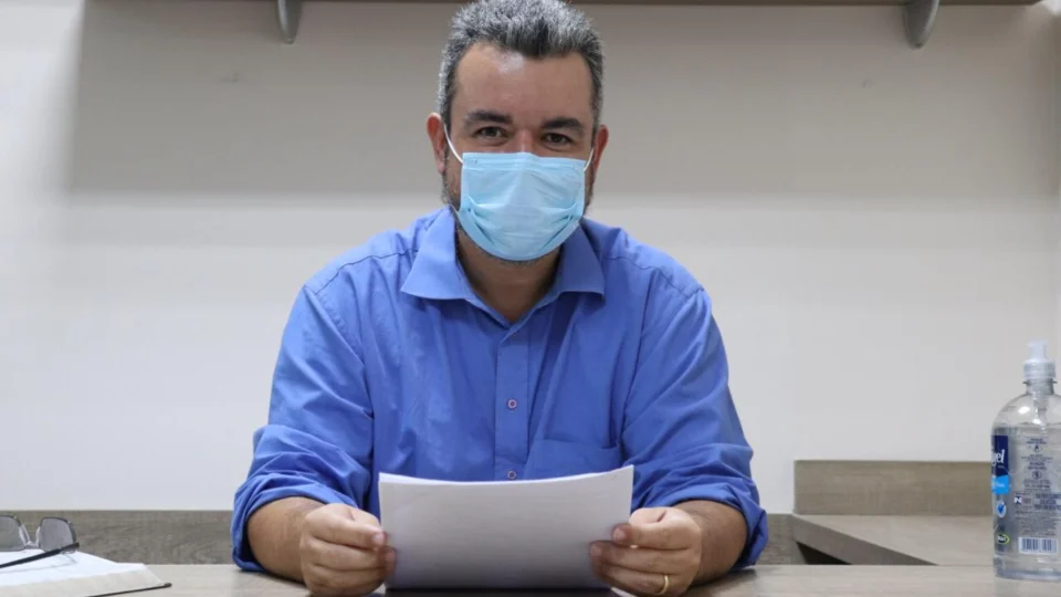 Vereador Peixoto fará doação de álcool em gel nas zonas leste, oeste e norte