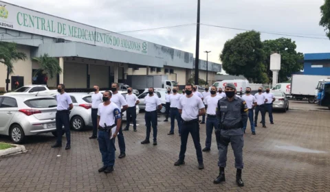 VEJA VÍDEO – Alunos soldados da Polícia Militar fazem transporte e segurança de 150 cilindros de oxigênio