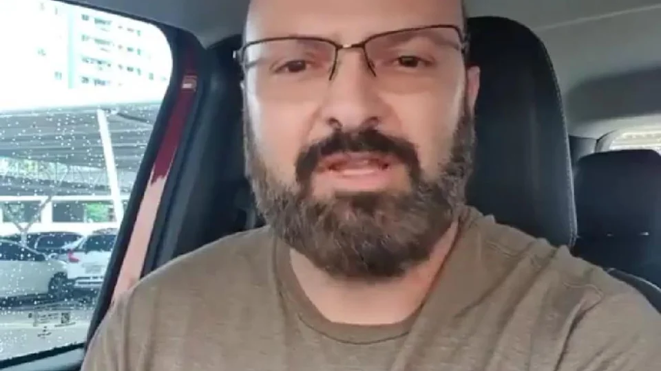 ‘Não é falta de tratamento precoce. A segunda onda é devastadora, cruel’ diz coordenador de UTI de Manaus