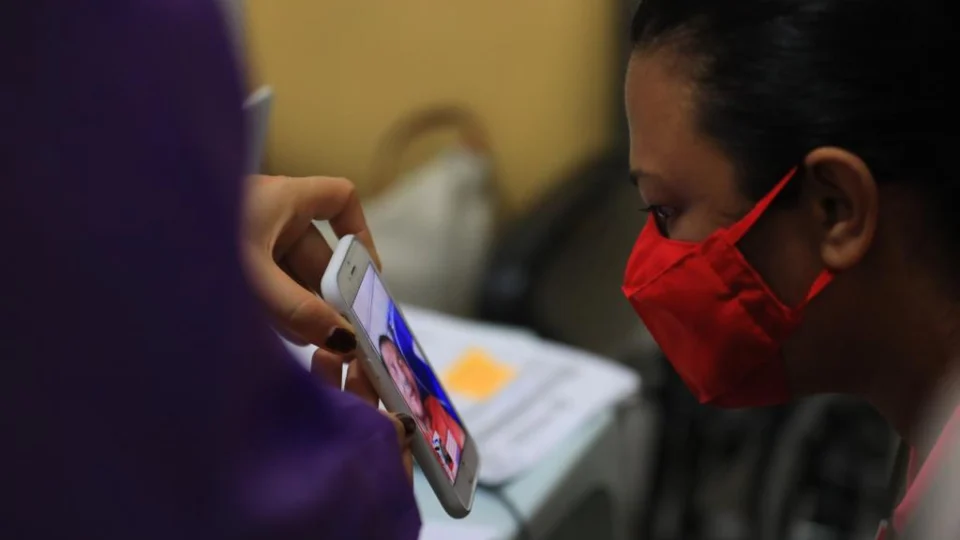Familiares fazem ‘visita virtual’ a pacientes internados com Covid-19 no Hospital 28 de Agosto
