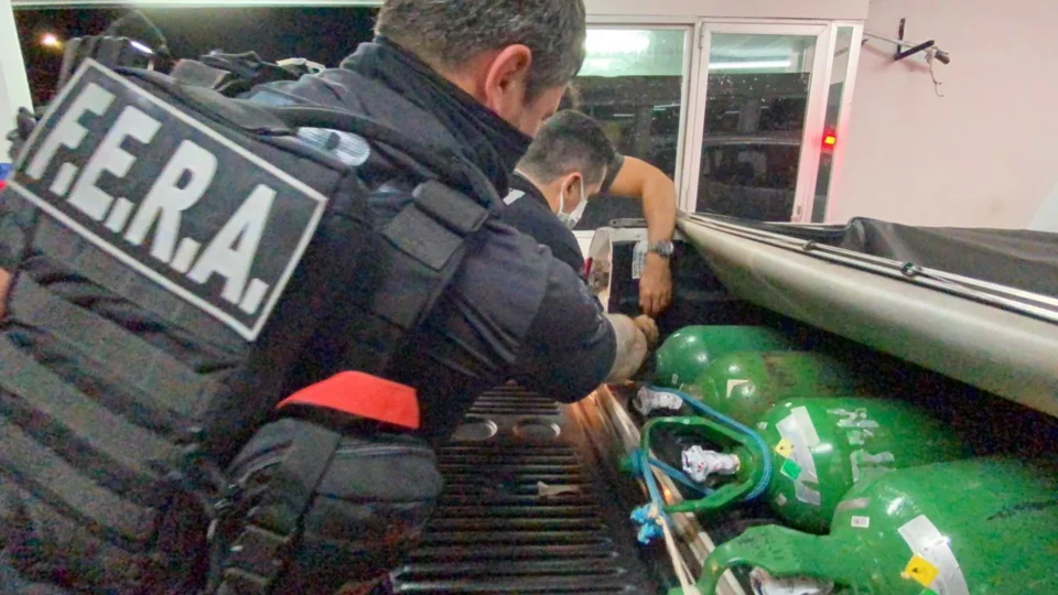 VEJA VÍDEO – Oxigênio doado por grupo de amigos são entregues, com apoio do Grupo Fera, em unidades de saúde