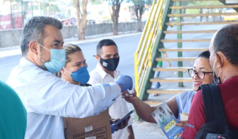 Peixoto realiza distribuição de álcool em gel à população de Manaus