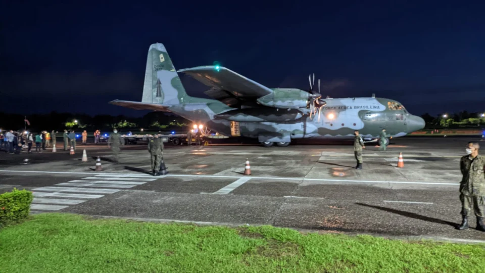 Carga de vacina contra Covid-19 chega em Manaus