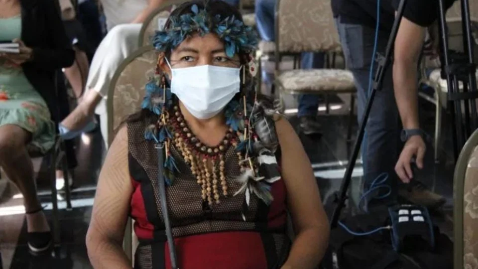 Indígena Macuxi é a primeira a tomar Coronavac contra a Covid-19 em Roraima