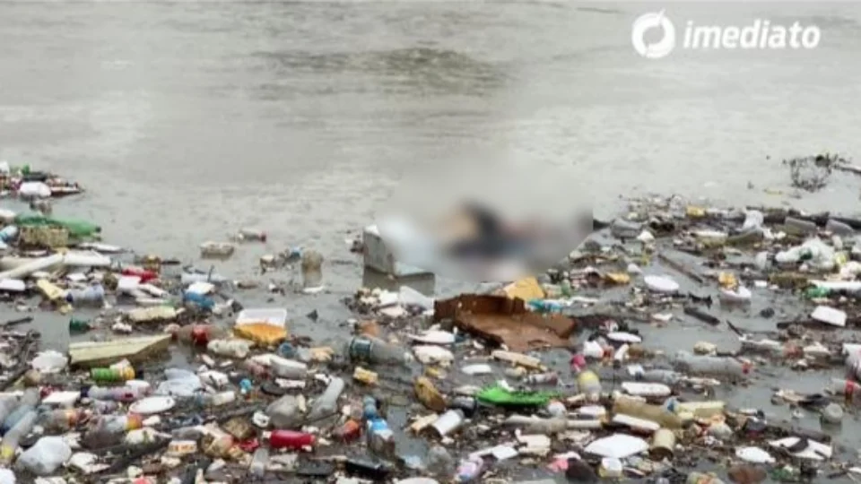 Corpo esquartejado é encontrado boiando no bairro Aparecida