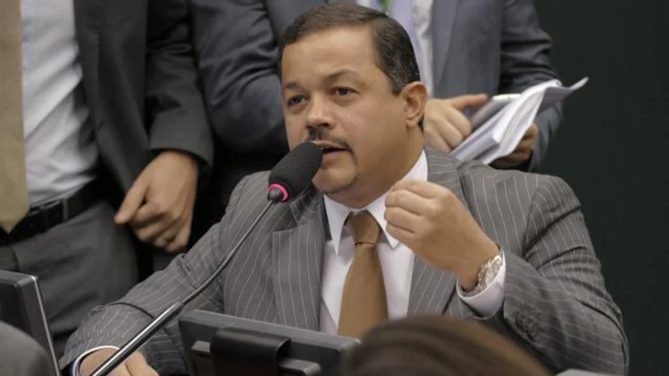 Deputado Pablo alerta para golpe do falso cadastro de vacinação do coronavírus