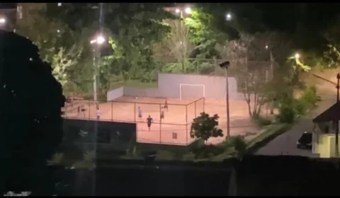Homens jogam futebol durante “Toque de recolher” no bairro União; Veja vídeo