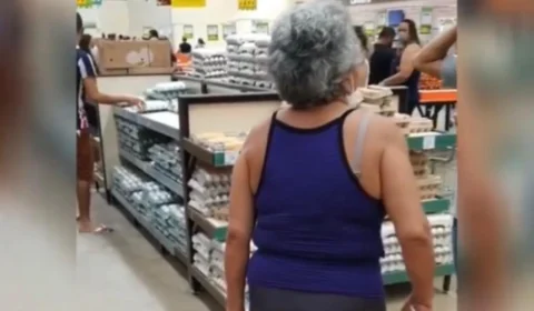 Homens brigam com senhora em supermercado por estar sem máscara; Veja vídeo