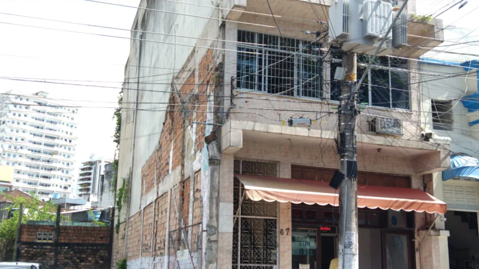 Homem é encontrado morto em hotel no centro