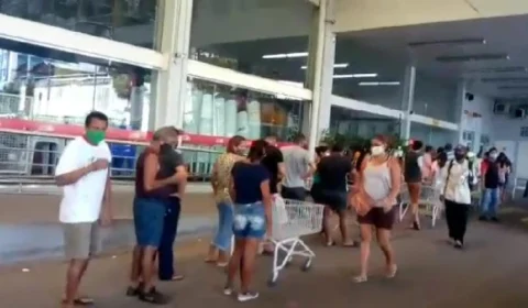 Com medo, população lota supermercados após anúncio de novas medidas em Manaus