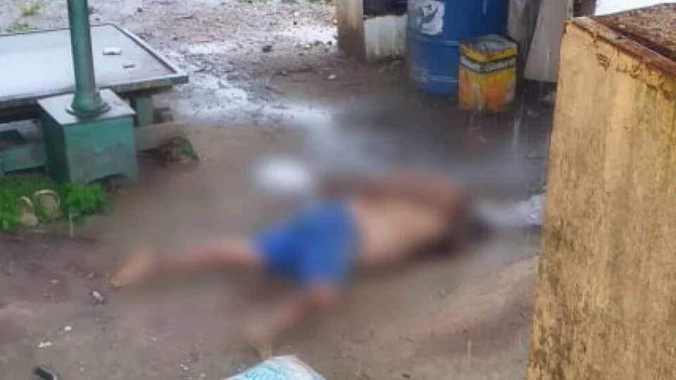 Homem é encontrado morto e  com as mãos amarradas em galpão abandonado