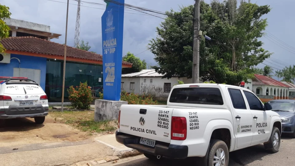 Padrasto que abusou de enteadas durante 10 anos é preso pela polícia