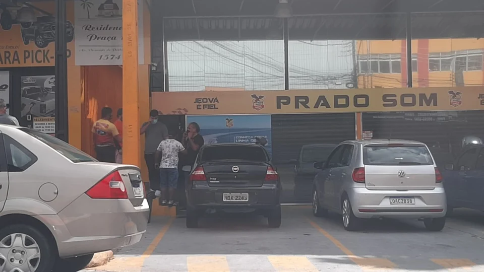 Loja automotiva é fechada pela PM