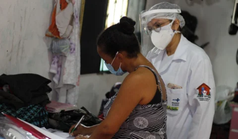 Governo começa a distribuir concentradores de oxigênio para quem faz tratamento em casa