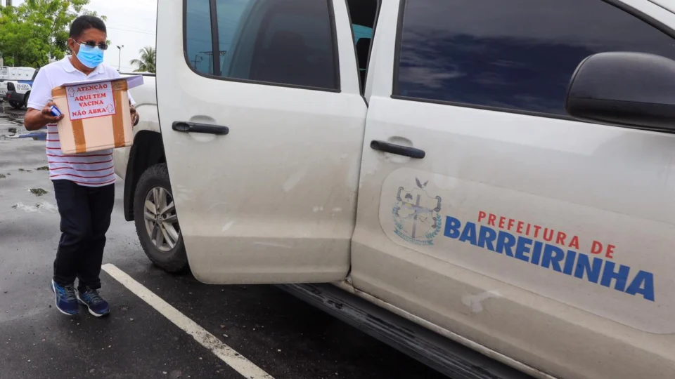 Entrega de vacinas para municípios do interior é retomada nesta quarta-feira (27)
