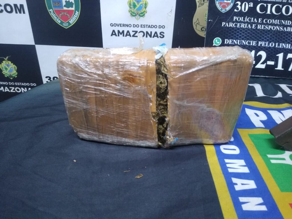 Homem é preso com arma caseira, drogas e moto roubada no Jorge Teixeira;Veja vídeo.