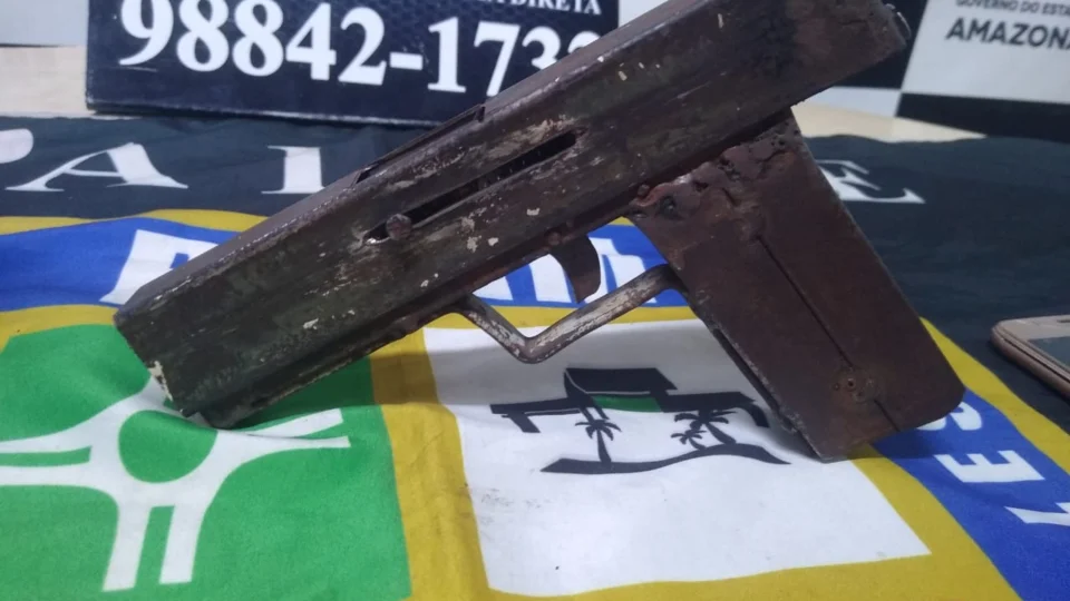 Homem é preso com arma caseira, drogas e moto roubada no Jorge Teixeira;Veja vídeo